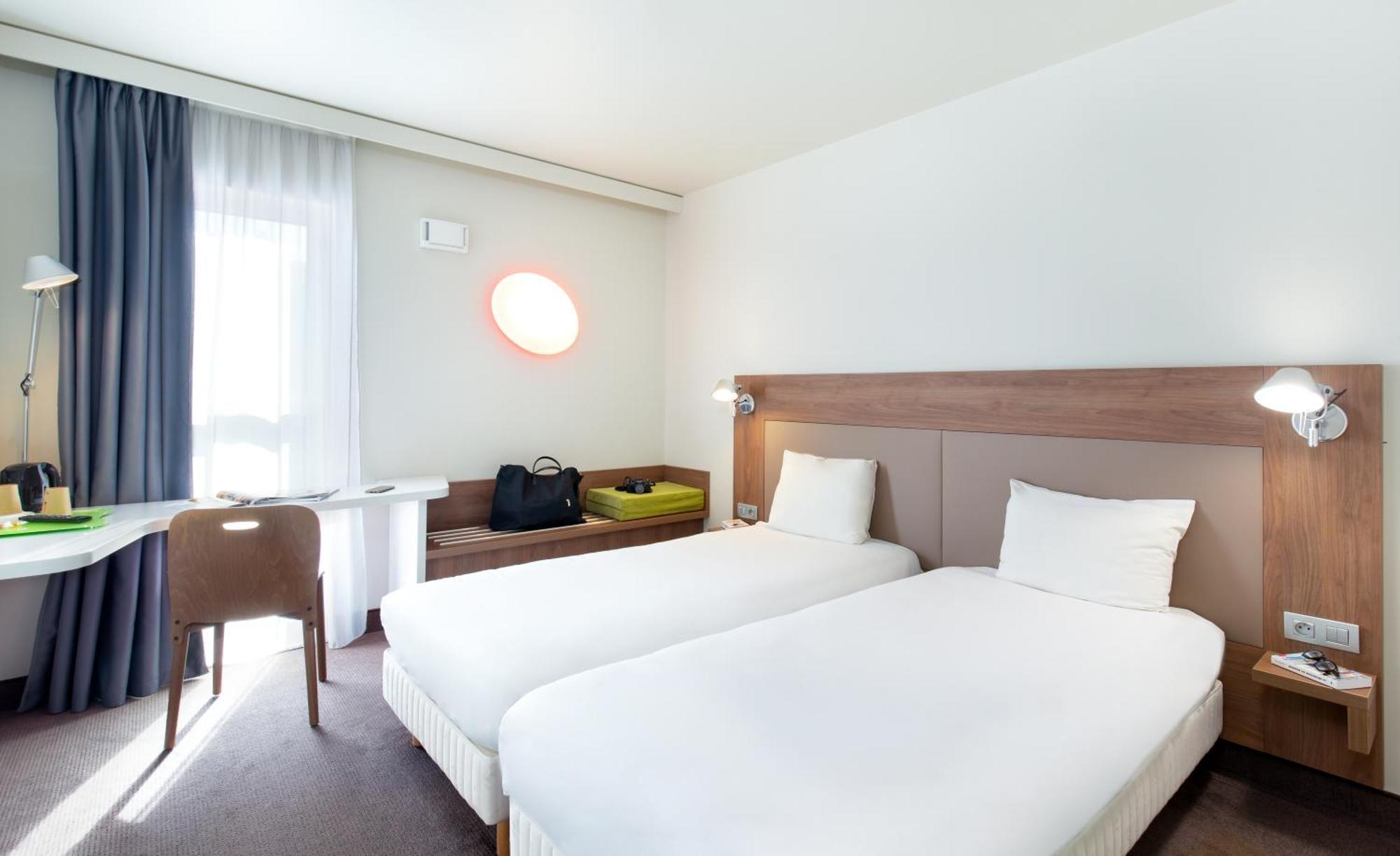 Campanile Clermont Ferrand Centre Hotel Bagian luar foto